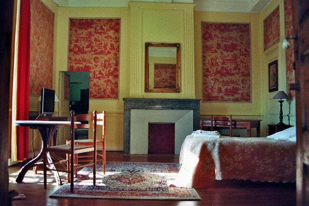 Hotel Du Chateau De Cabrieres Сен-Жан-дю-Гар Номер фото